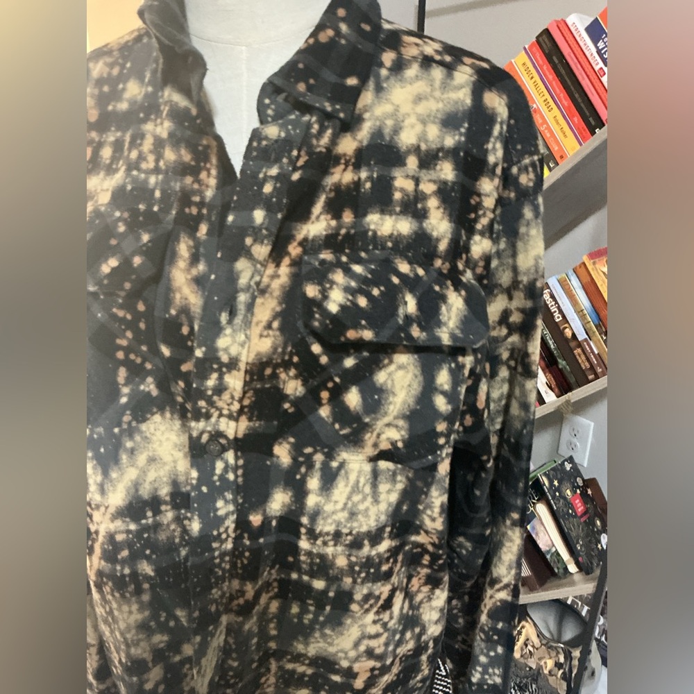 EUC Angry Minnow Flannel Shirt - Size M - Picture 8 of 8